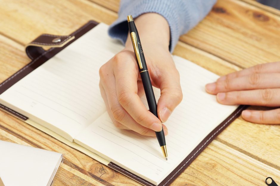ボールペンできれいな字を書くには？今日からできるコツ5つとおすすめ練習法